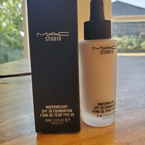 MAC Studio Waterweight Foundation